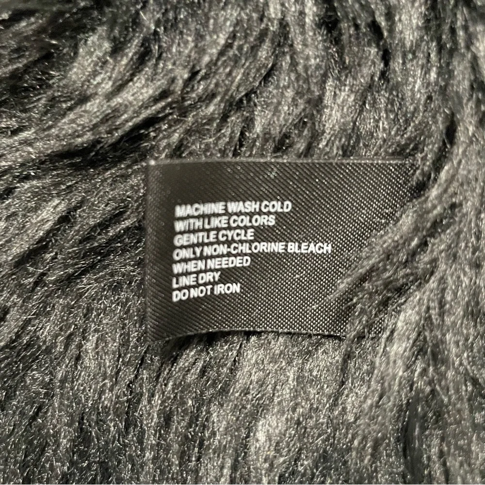 Mo-Ka Linz Faux Shearling Vest Black Women’s Size Medium - Picture 5 of 8